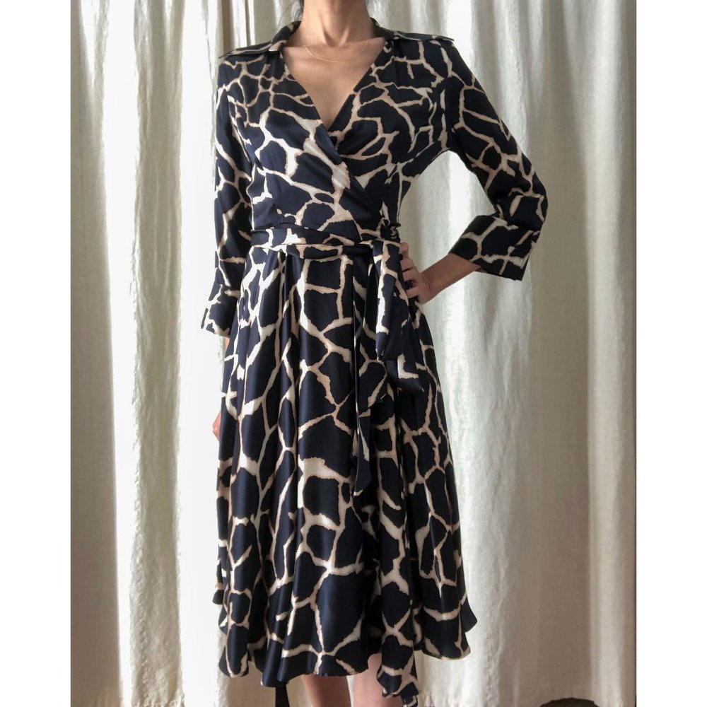 LIKE NEW * Zara Woman 100% silk giraffe animal print below knee wrap dress Sz S